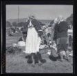 Ženy v krojích z Lakócse na výročním trhu