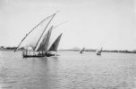 Několik plachetnic na Nilu