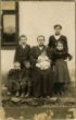 Rodina Ročkova (plus foto reklamy atelieru) - 2 foto plus foto dospělých dětí z roku 1935 z Vyšehradu