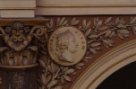 Klenák nad obloukem k hlavnímu schodišti - medailon s portrétem Marie Terezie