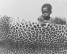 Děvčátko s leopardí kůží