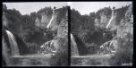 Dvojsnímek. Pohled na kaskády s vodopády Plitvických jezer