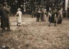 A. M. Schoss: slavnost v dolním parku v Javorníku (černobílý negativ)