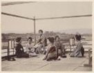 Japonky sedící na terase