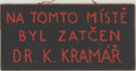 Cedulka označující v pražské vile místo zatčení Karla Kramáře v roce 1915