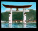 Brána torri a svatyně Icukušima od moře